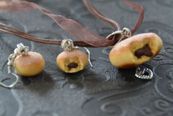 Collier Beignet au chocolat
