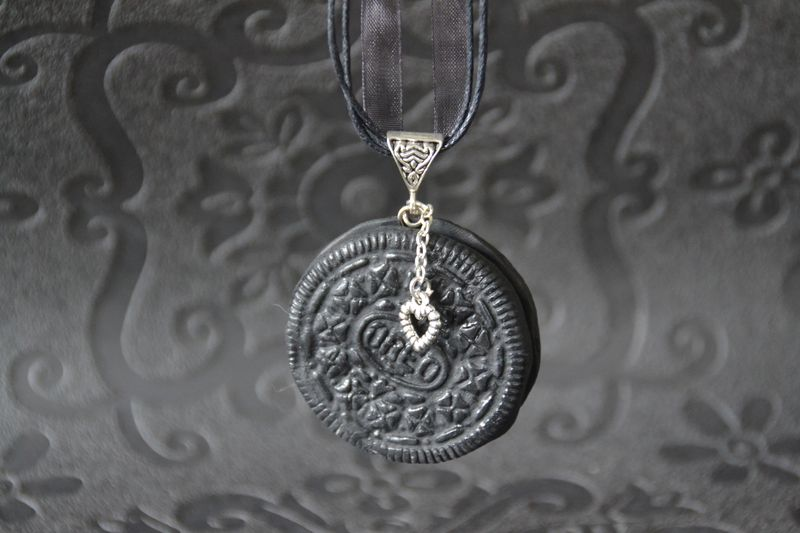 Collier Biscuit chocolat fourré à la vanille