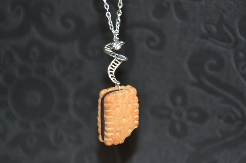 Collier Biscuit au chocolat