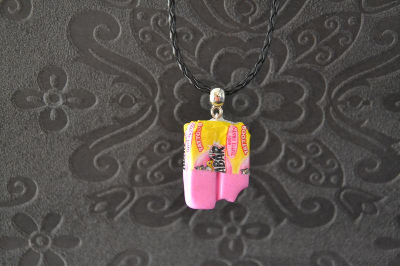 Collier Chewing gum