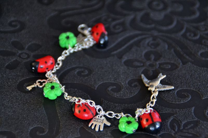 Bracelet Coccinelles et fleurs