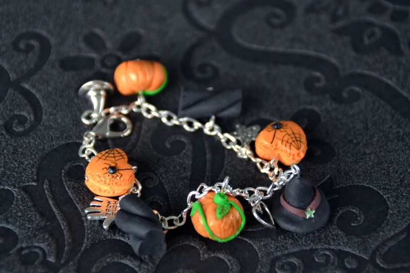 Bracelet Citrouilles, cœurs et chapeau de sorcière