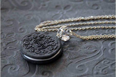 Collier Biscuit au chocolat fourré à la vanille