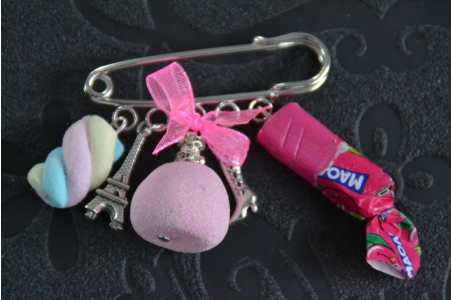 Broche Guimauve, fraise et bonbon fruité