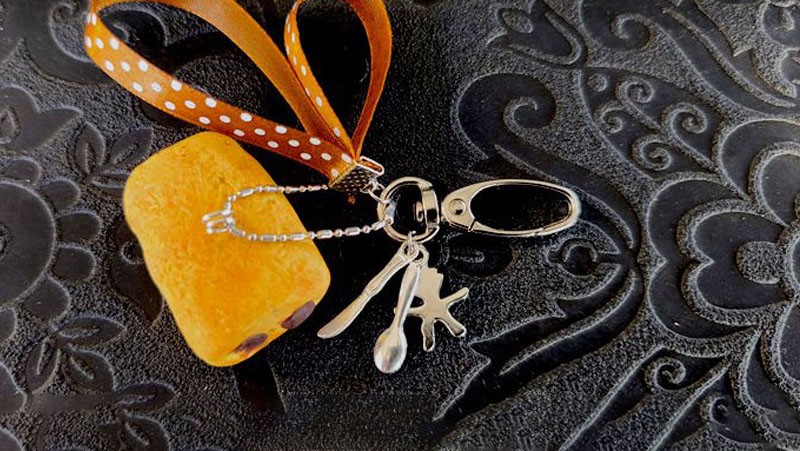 Pain au Chocolat & Breloques