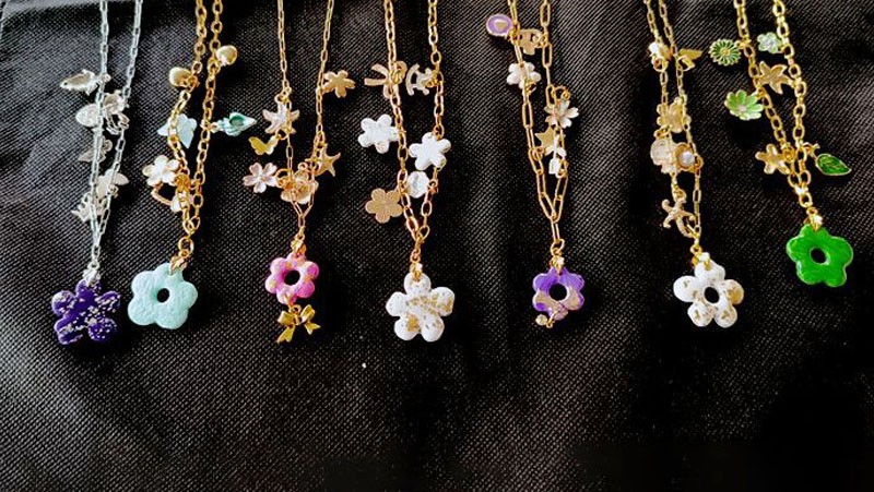 Pampilles colorées et Breloques